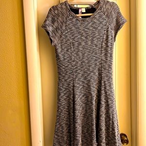 Very flattering fit n flare knit dress